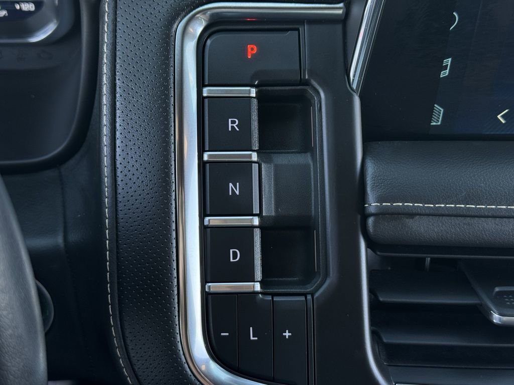 Used 2023 Chevrolet Tahoe Premier AWD/4WD image 19