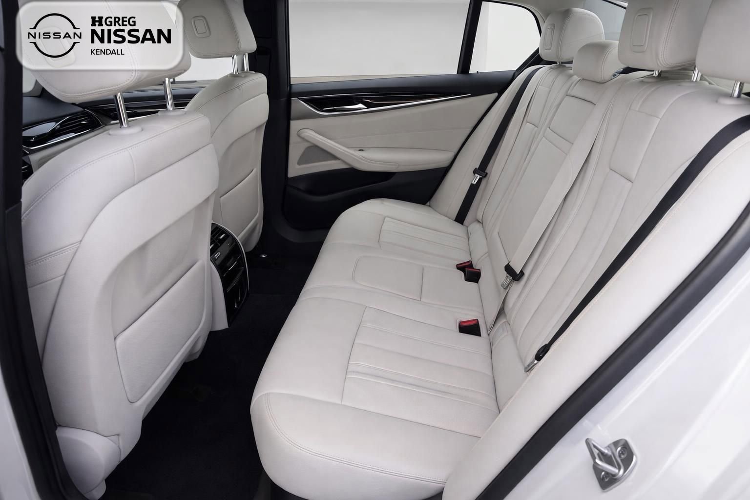 Used 2022 BMW 530e w/ Premium Package RWD image 13