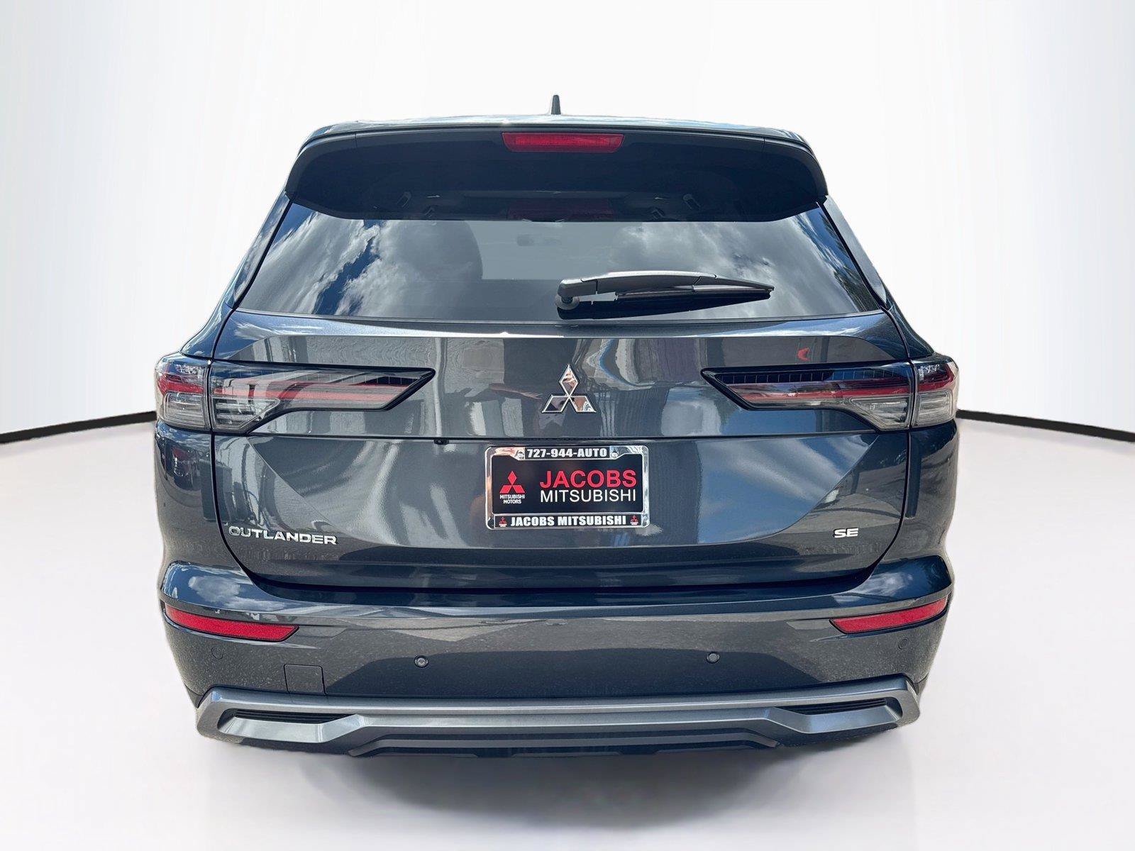 New 2026 Mitsubishi Outlander SE FWD image 4