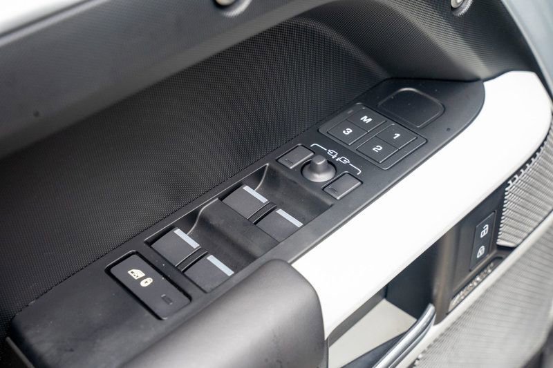 Used 2023 Land Rover Defender 130 SE AWD/4WD image 39