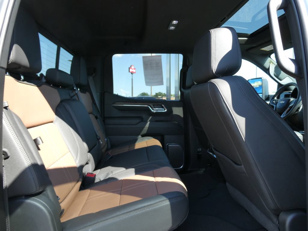 Certified 2024 Chevrolet Silverado 1500 High Country w/ Technology Package AWD/4WD image 17
