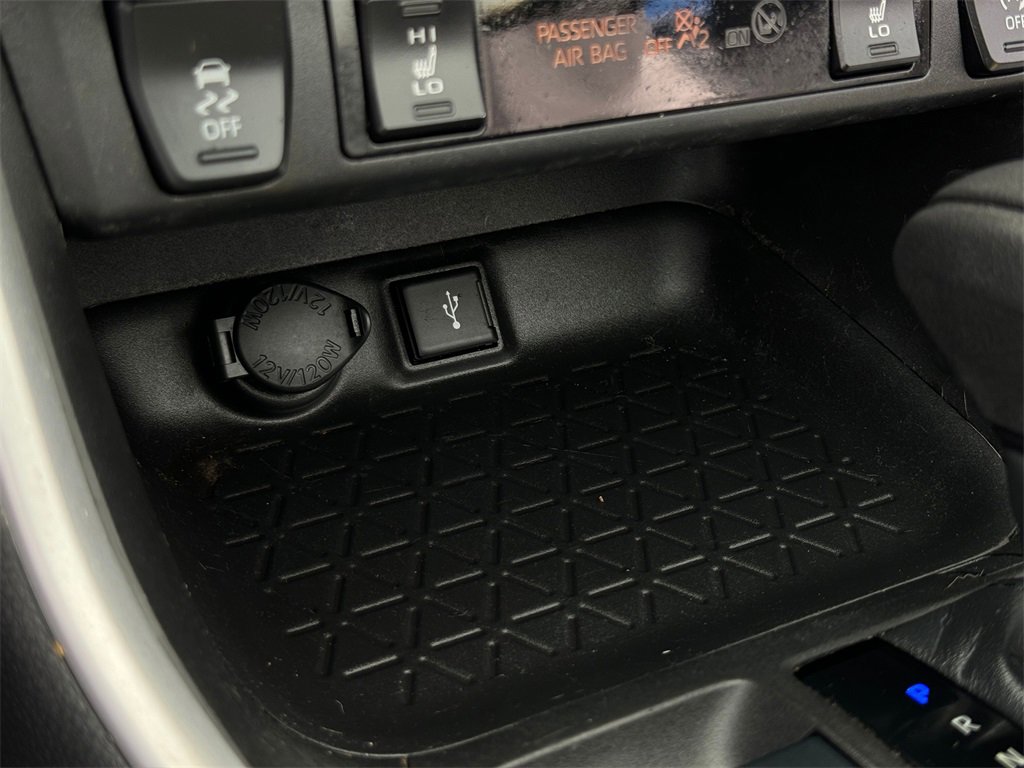 Certified 2022 Toyota RAV4 XLE image 33