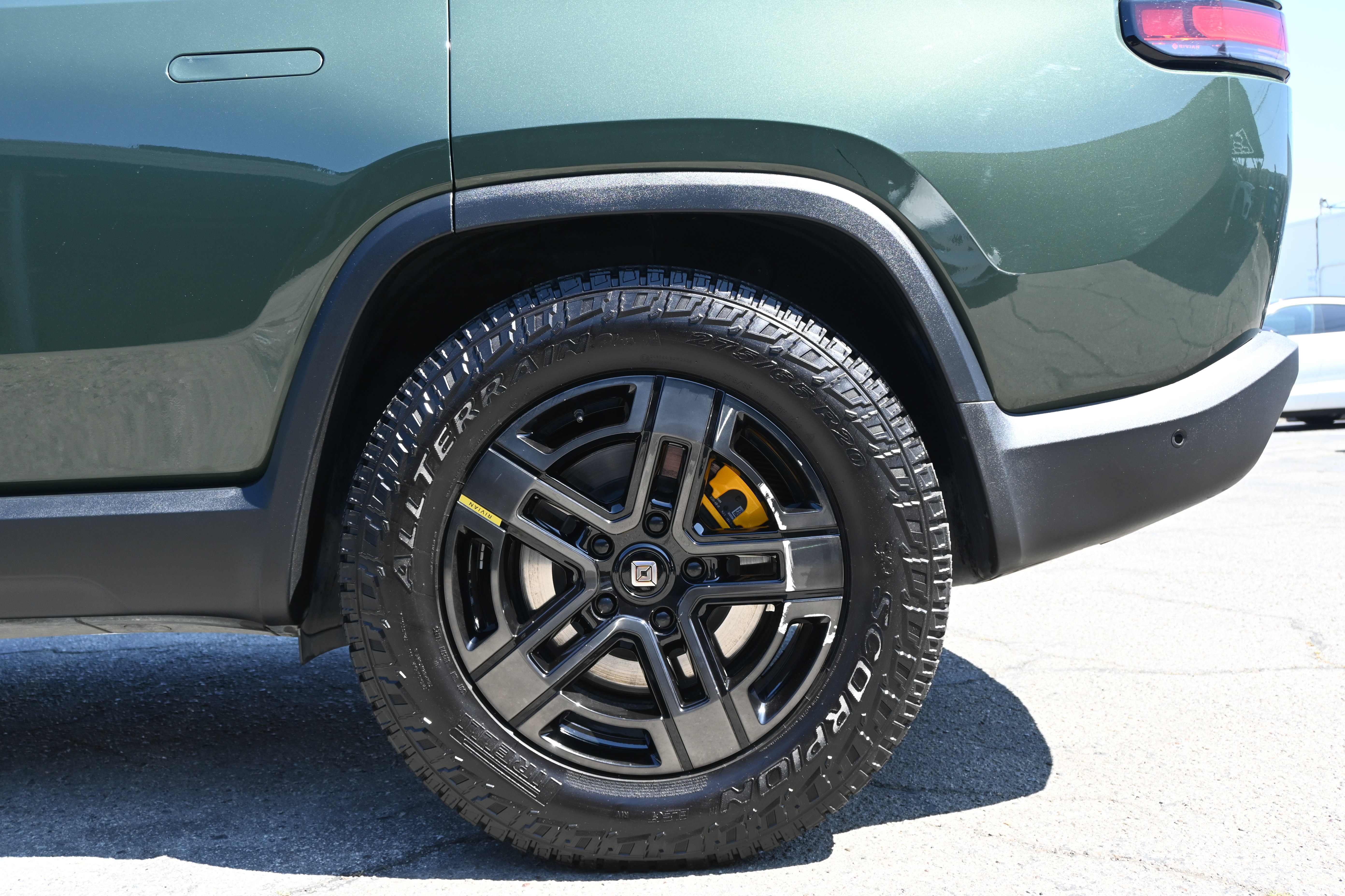 Used 2023 Rivian R1S Adventure AWD/4WD image 10