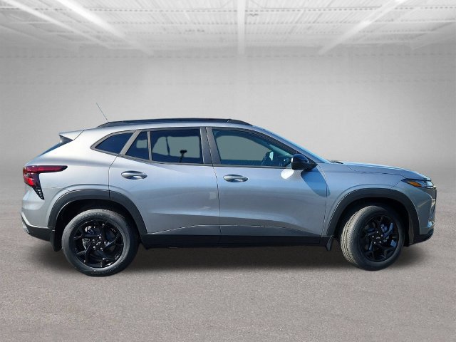 New 2026 Chevrolet Trax LT w/ Sunroof Package FWD image 8
