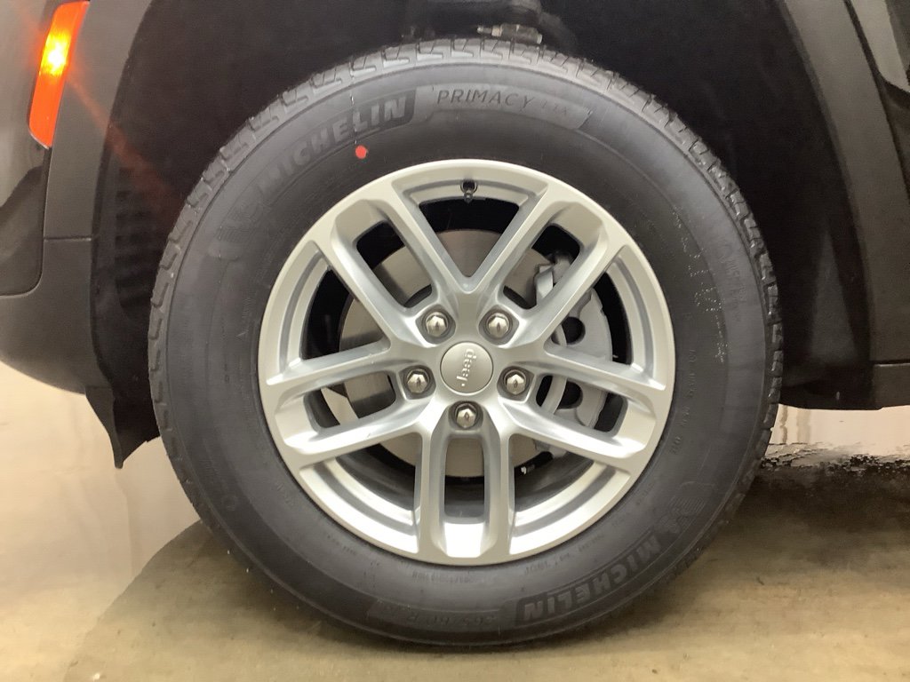 New 2025 Jeep Grand Cherokee Laredo X w/ Luxury Tech Group I image 30