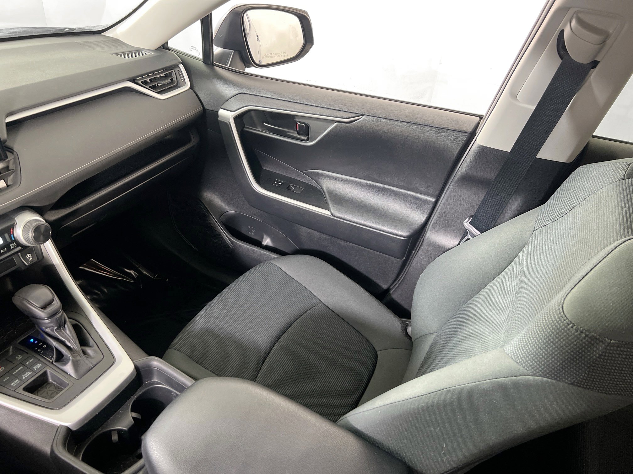 Used 2020 Toyota RAV4 LE w/ All Weather Liner Package image 21