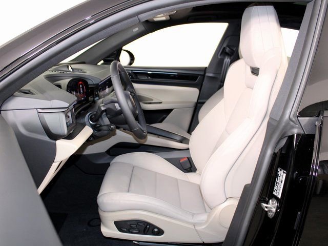 New 2025 Porsche Macan 4S Electric image 5