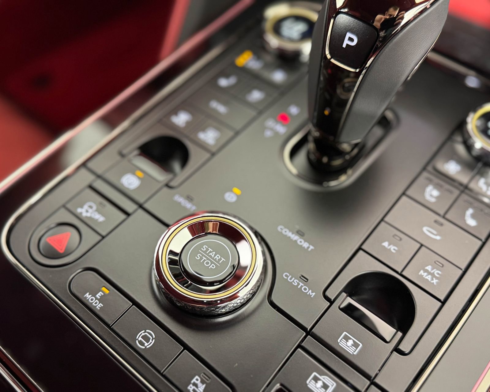 New 2025 Bentley Flying Spur Plug-In Hybrid image 23