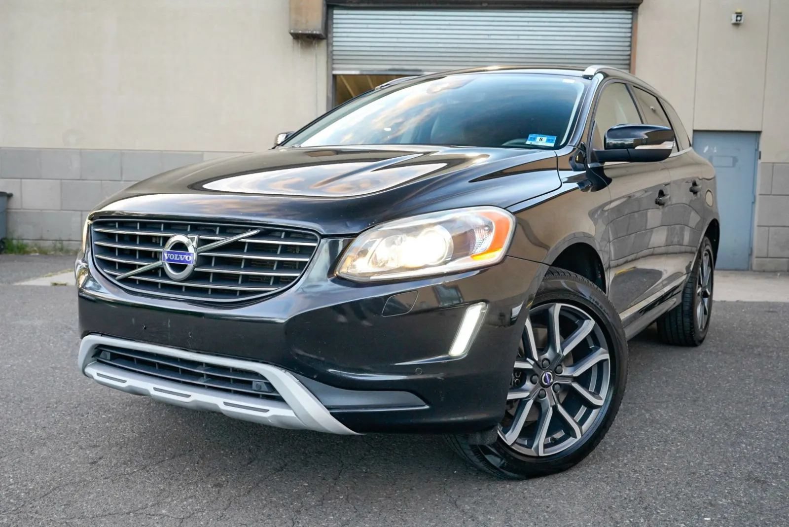 Used 2017 Volvo XC60 T6 Dynamic w/ Preferred Option Package