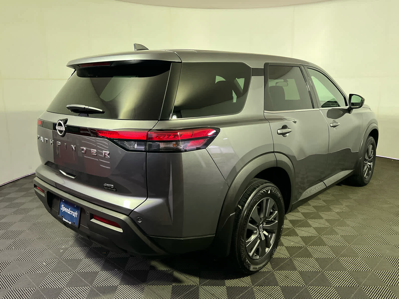 Used 2023 Nissan Pathfinder S image 7