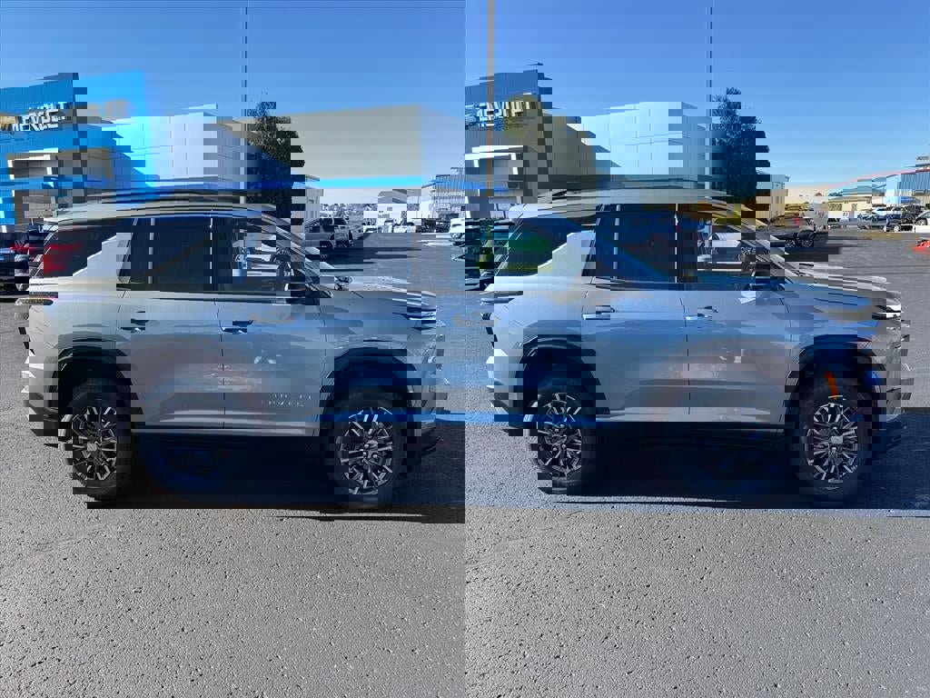 New 2026 Chevrolet Traverse LT w/ Driver Confidence Package image 2