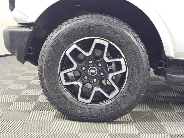 Used 2021 Ford Bronco Outer Banks image 9