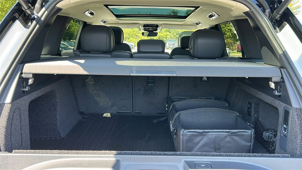 New 2025 Land Rover Range Rover SE image 26