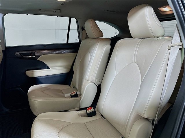 Used 2023 Toyota Highlander Limited image 23