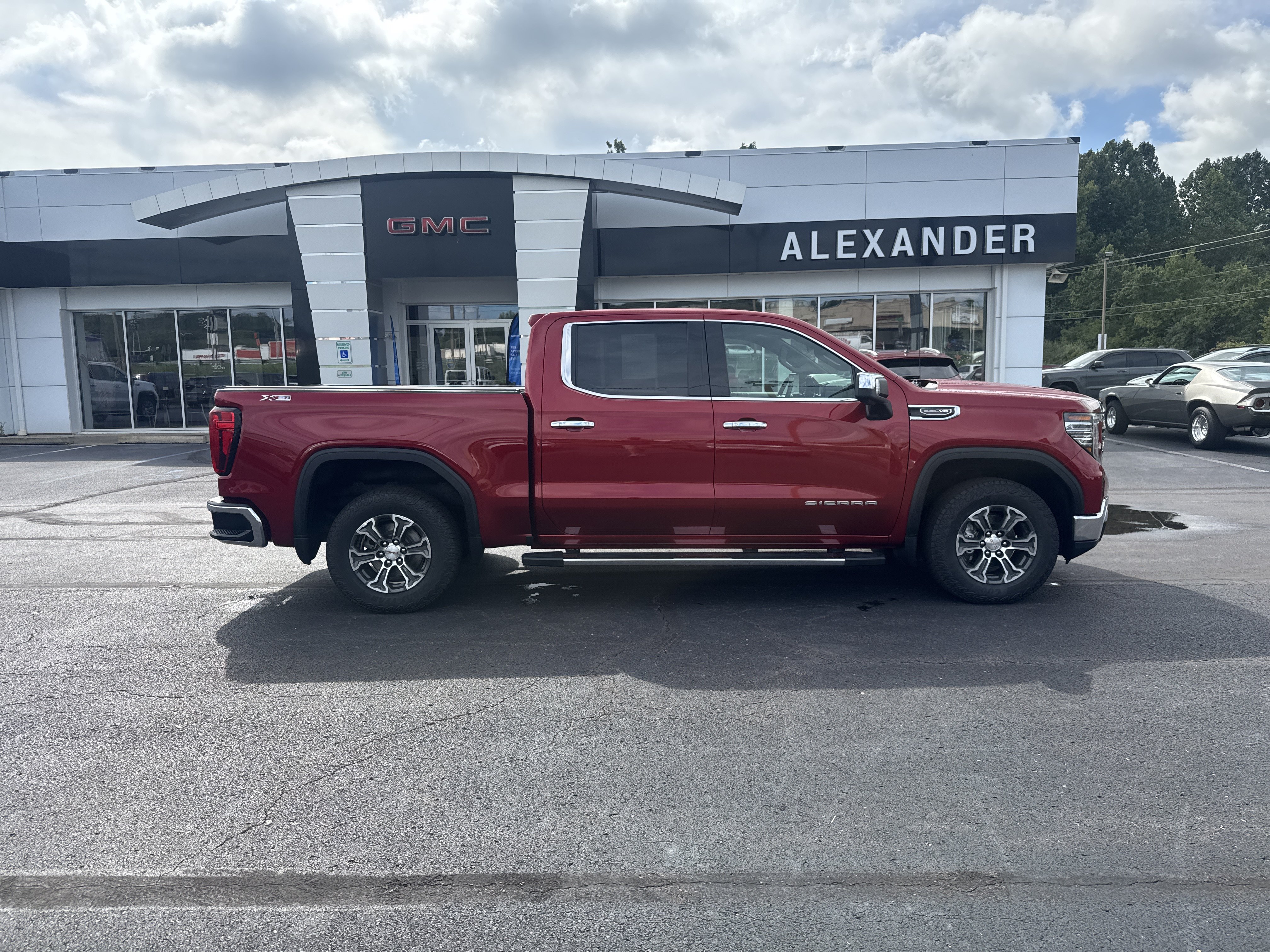 Used 2023 GMC Sierra 1500 SLT w/ SLT Convenience Package AWD/4WD video 2