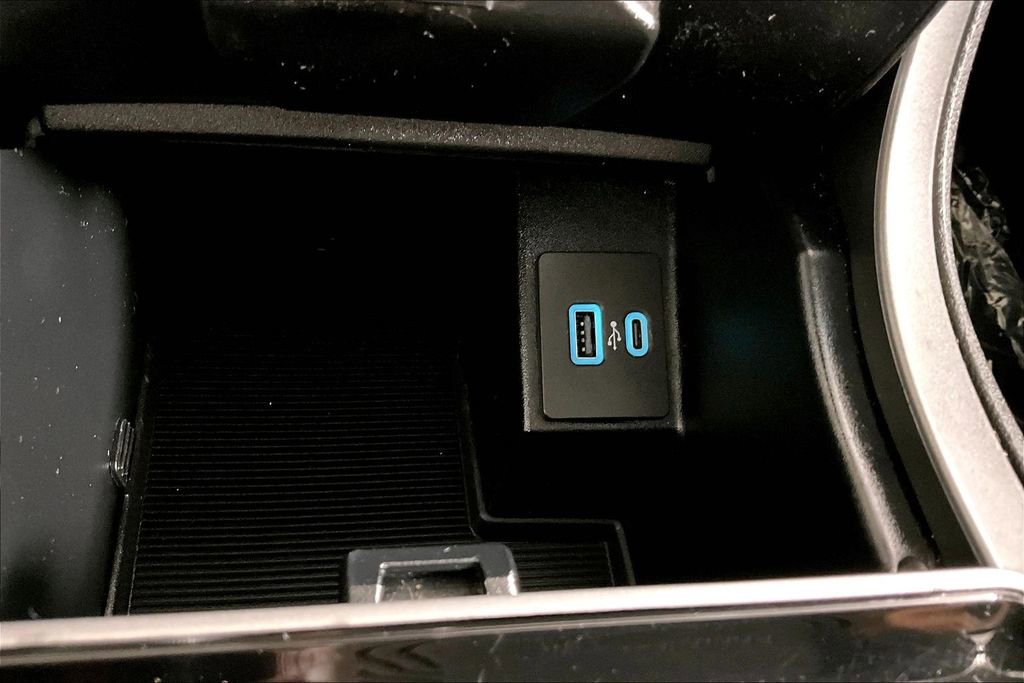 Used 2020 Ford Edge SE image 32