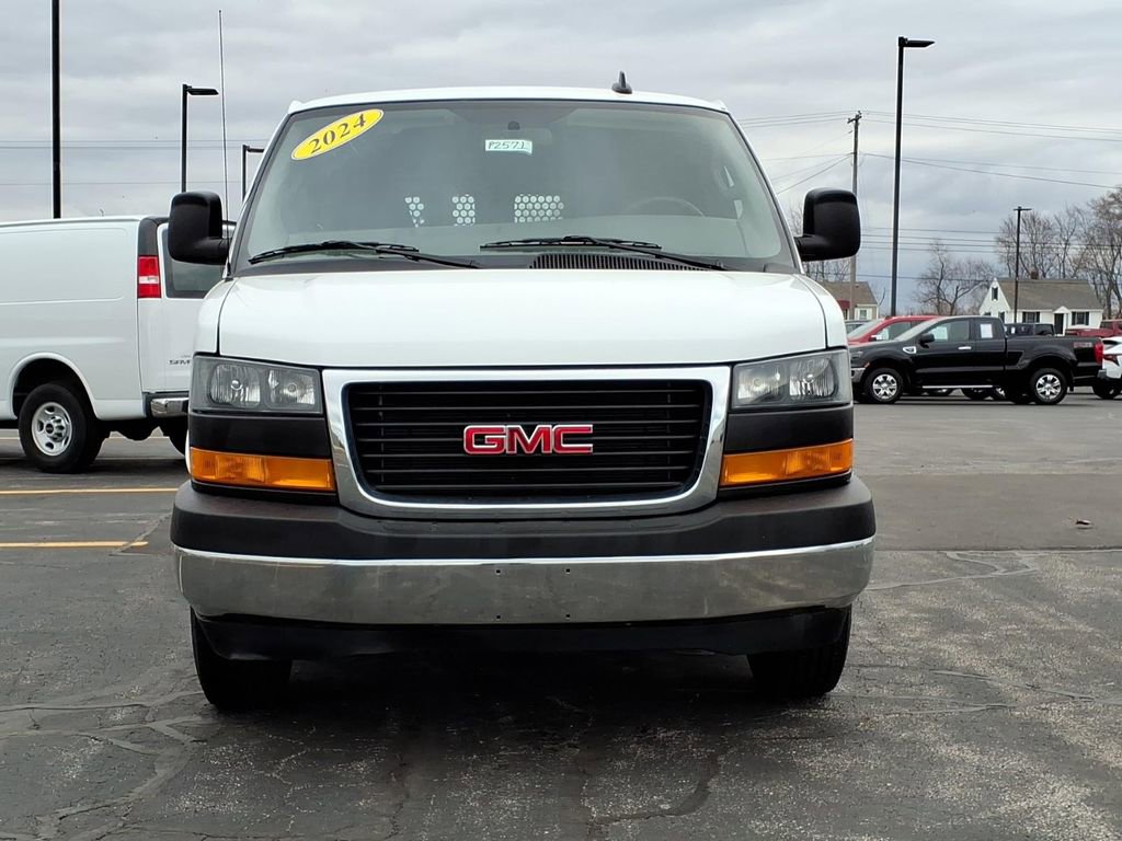 Used 2024 GMC Savana 2500 w/ Driver Convenience Package image 2