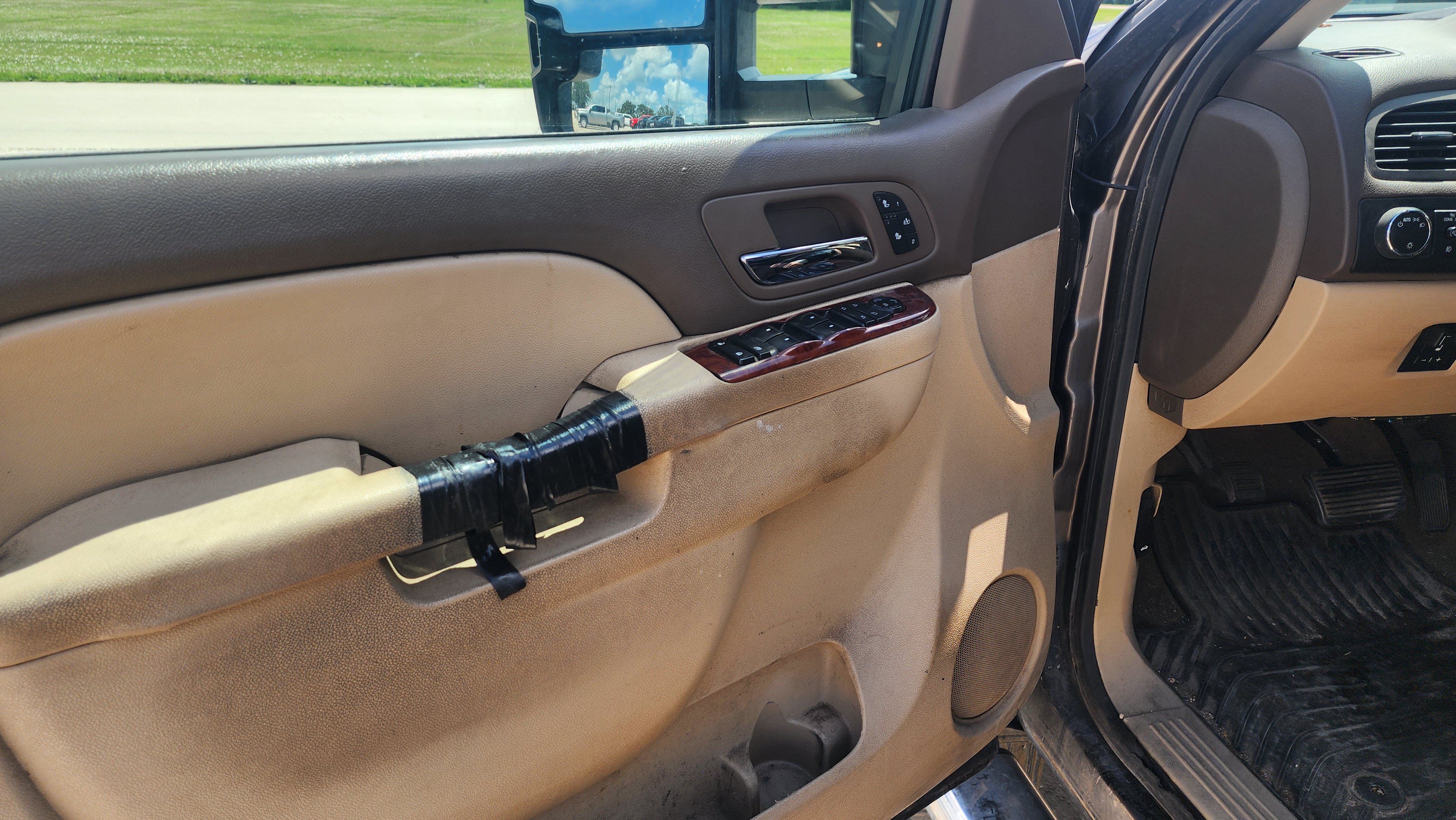 Used 2013 GMC Sierra 1500 SLT w/ Chrome Essentials Package AWD/4WD image 8