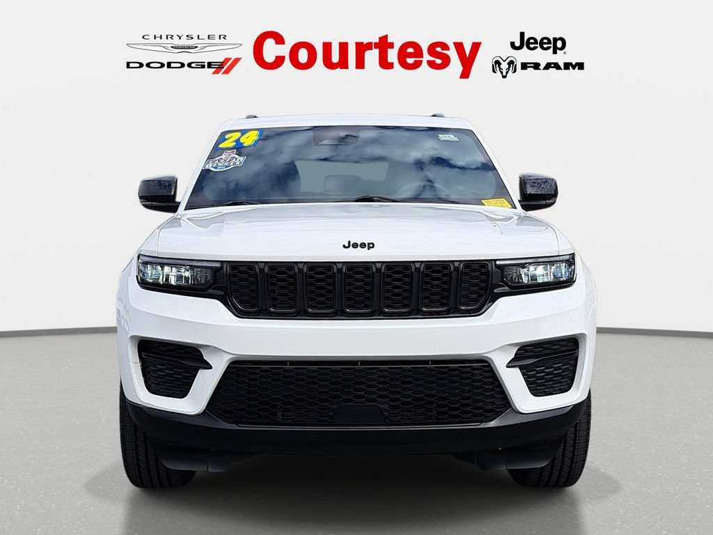 Certified 2024 Jeep Grand Cherokee Altitude AWD/4WD image 9