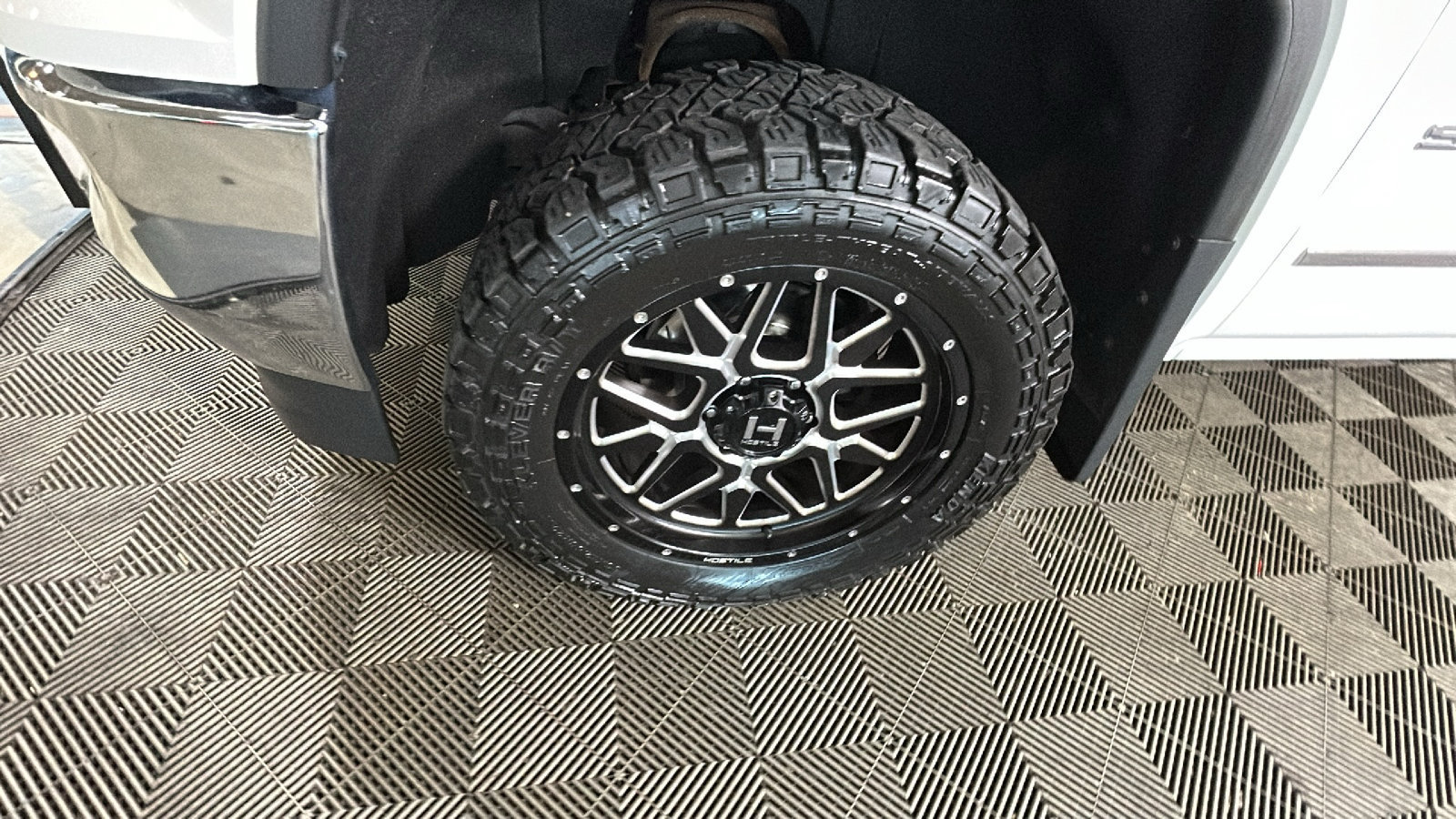 Used 2018 GMC Sierra 1500 SLT AWD/4WD image 11