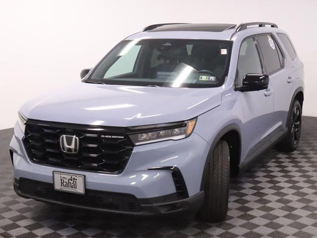 Certified 2025 Honda Pilot Black Edition image 4