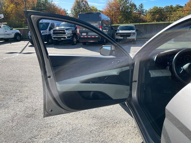 Used 2024 Hyundai Elantra Limited image 22