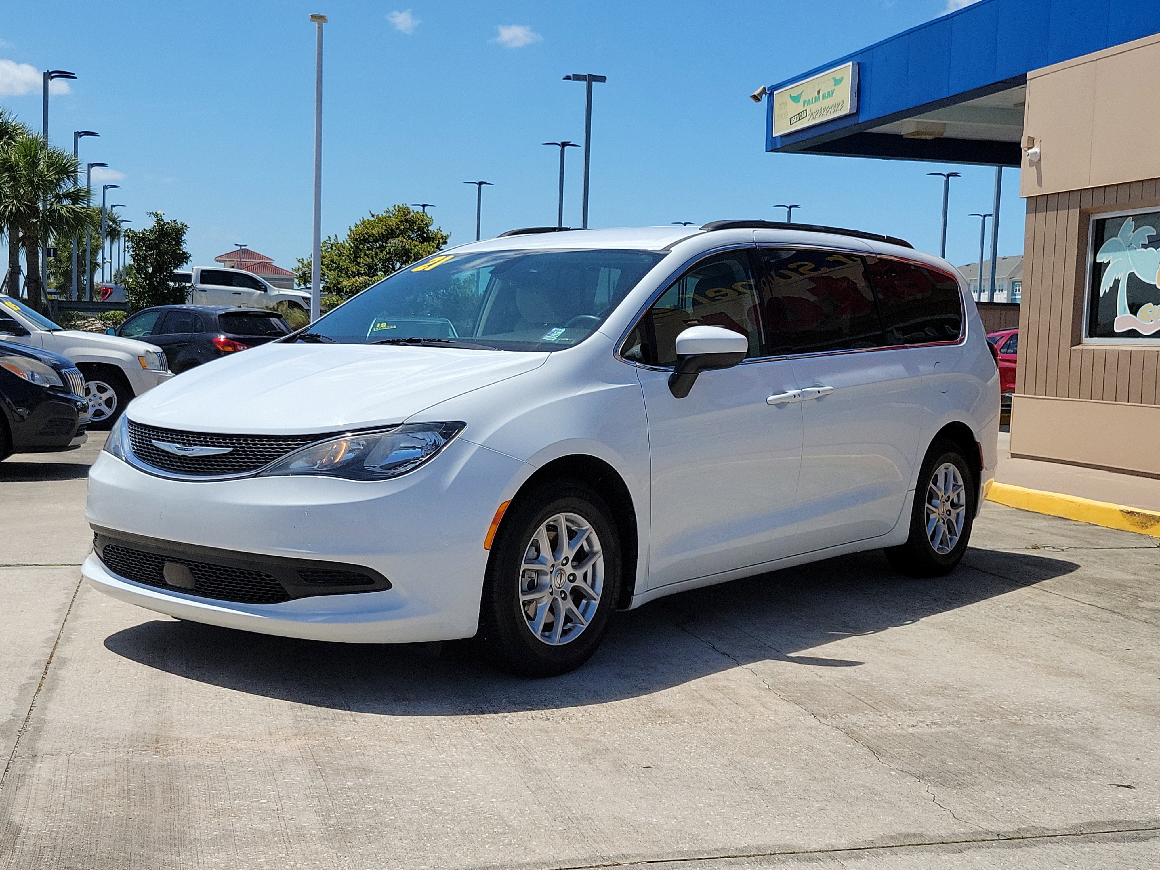 Used 2021 Chrysler Voyager Lxi FWD image 2