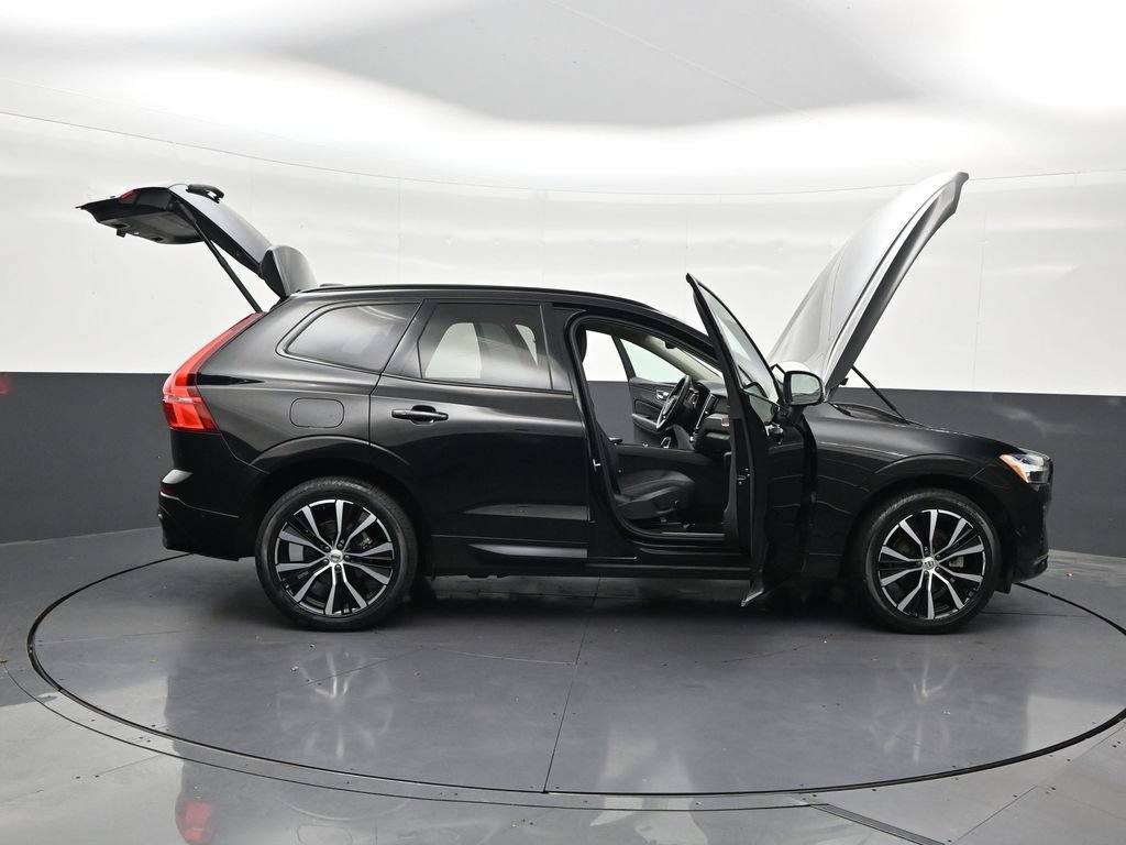 Certified 2024 Volvo XC60 B5 Plus w/ Climate Package AWD/4WD image 33