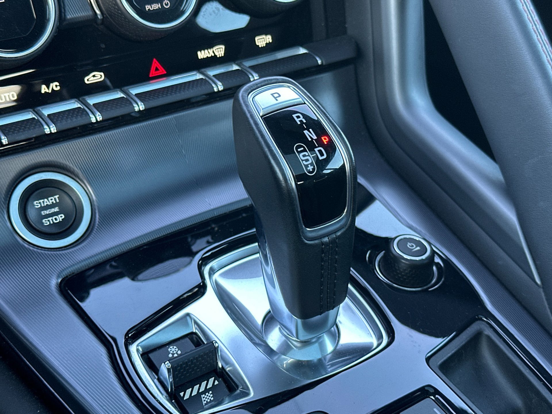 Used 2020 Jaguar F-TYPE R image 22