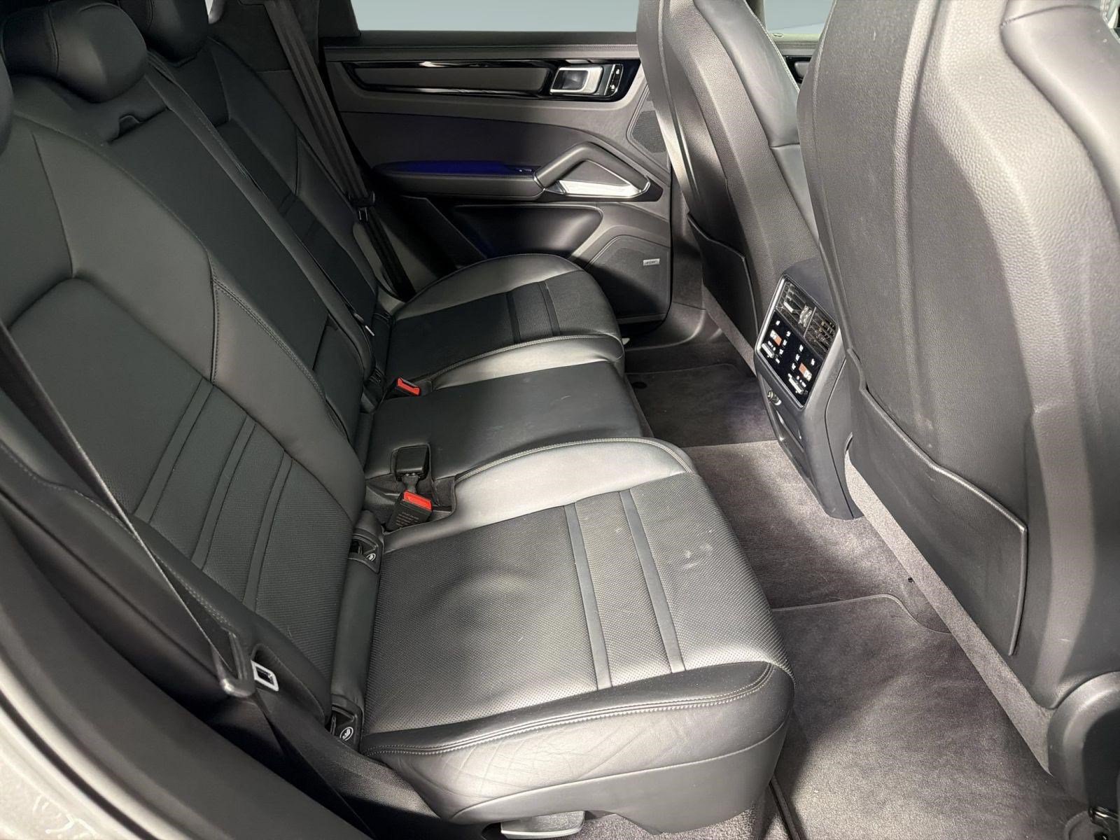Certified 2020 Porsche Cayenne Turbo AWD/4WD image 30