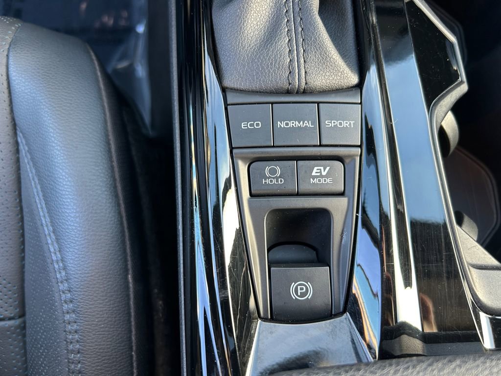 Used 2025 Toyota Camry XSE FWD image 36