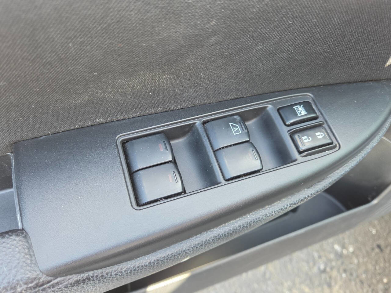 Used 2010 Subaru Outback 2.5i Premium AWD/4WD image 16