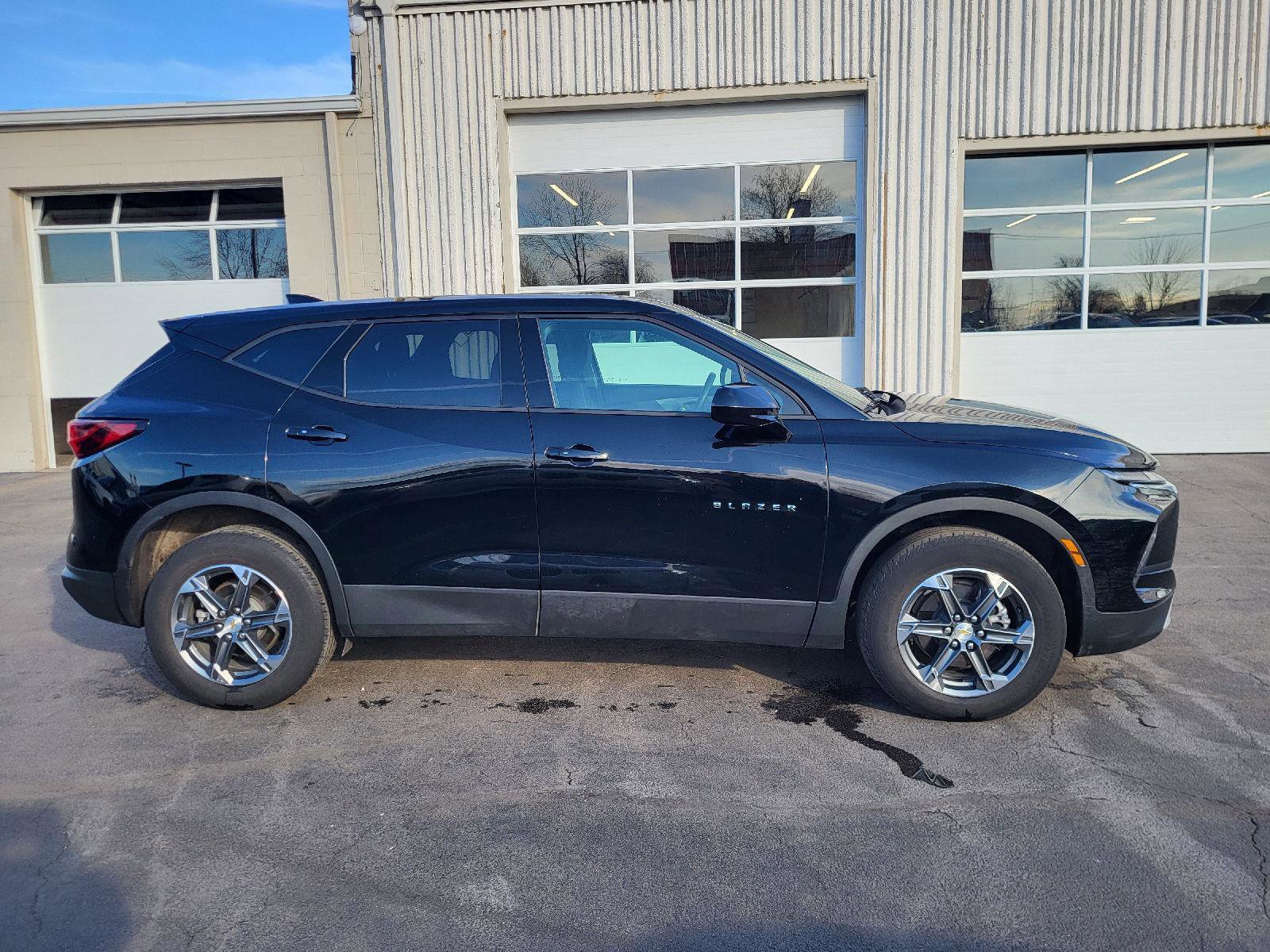 Used 2025 Chevrolet Blazer LT image 2