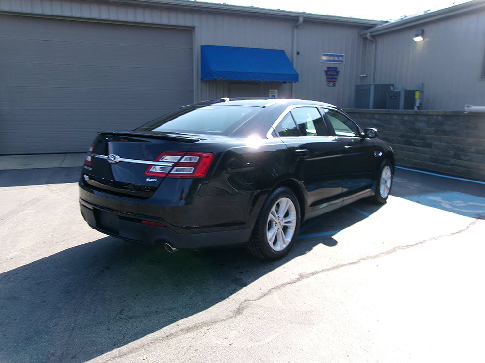 Used 2017 Ford Taurus SEL FWD image 4