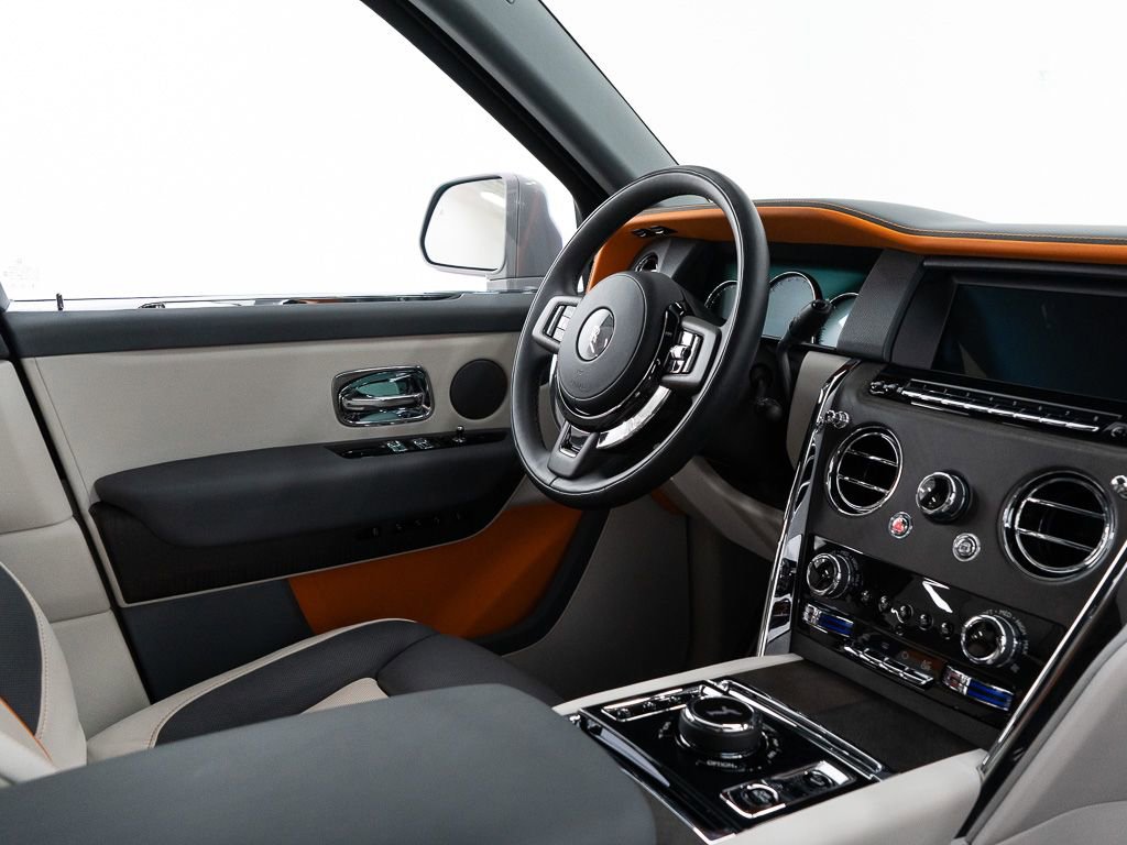 Certified 2023 Rolls-Royce Cullinan w/ Dark Exterior Package AWD/4WD image 34