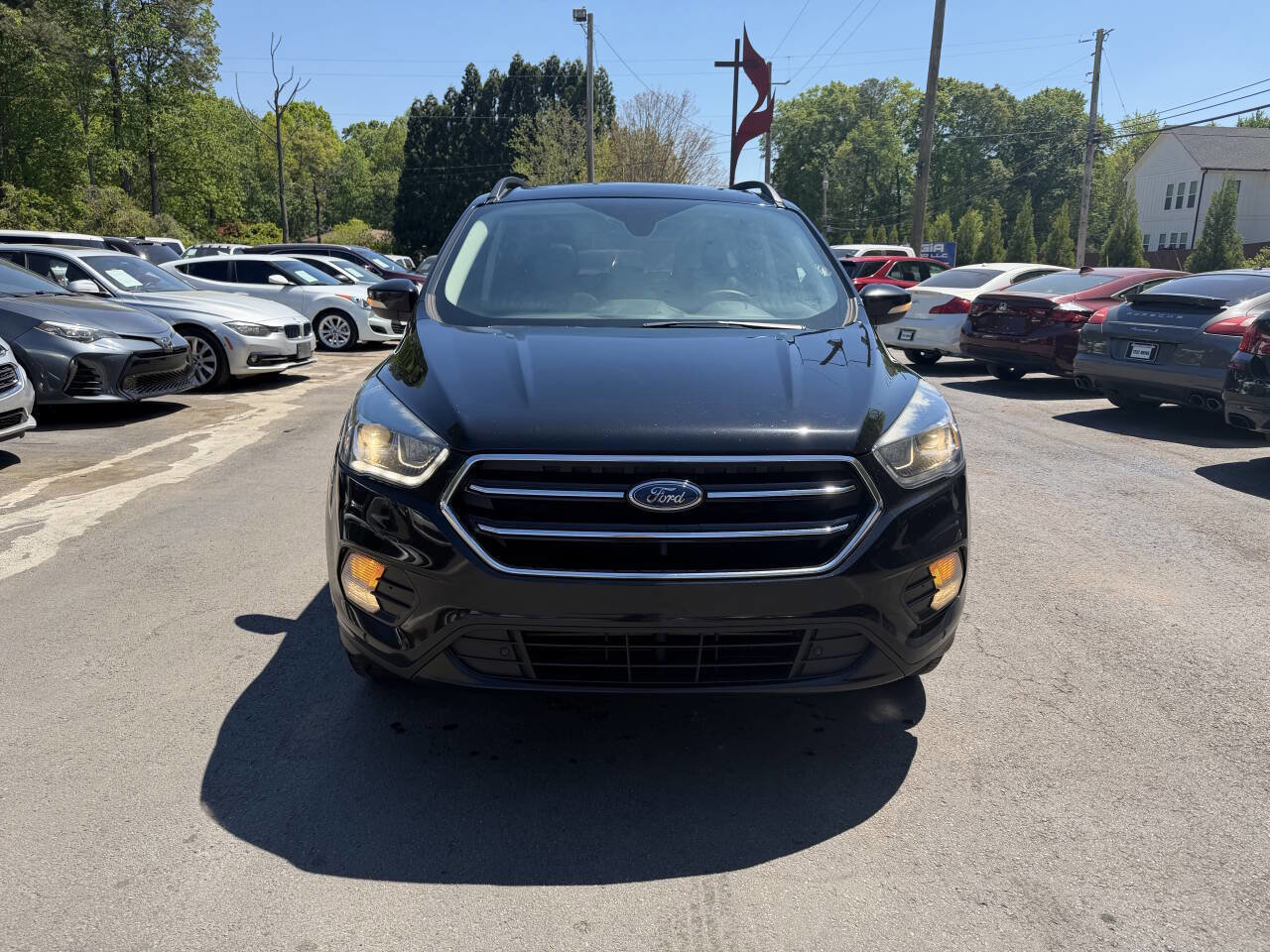 Used 2019 Ford Escape Titanium image 2