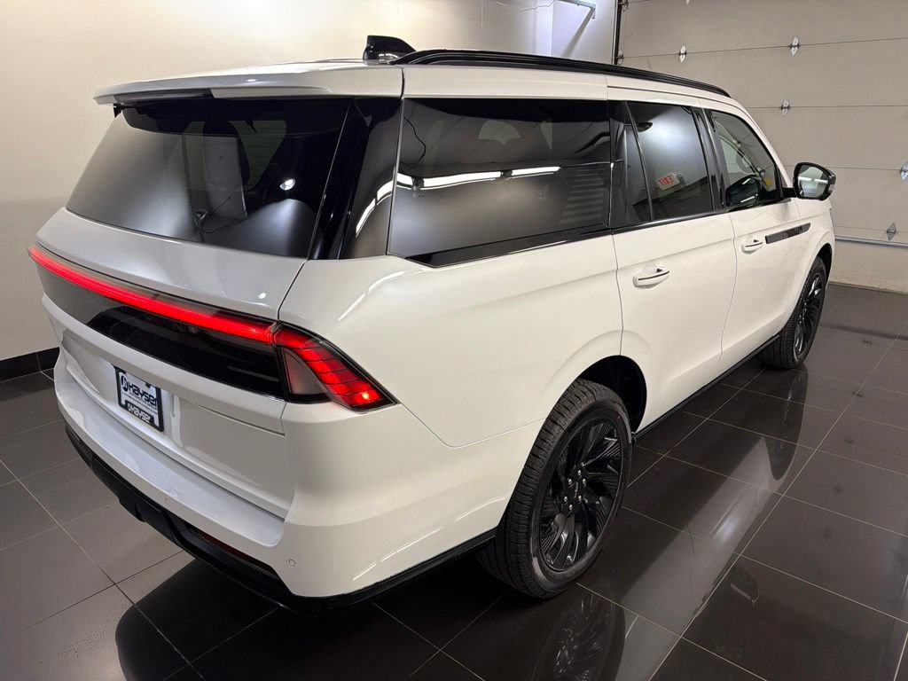 New 2026 Lincoln Navigator Reserve w/ Jet Appearance Package AWD/4WD image 6