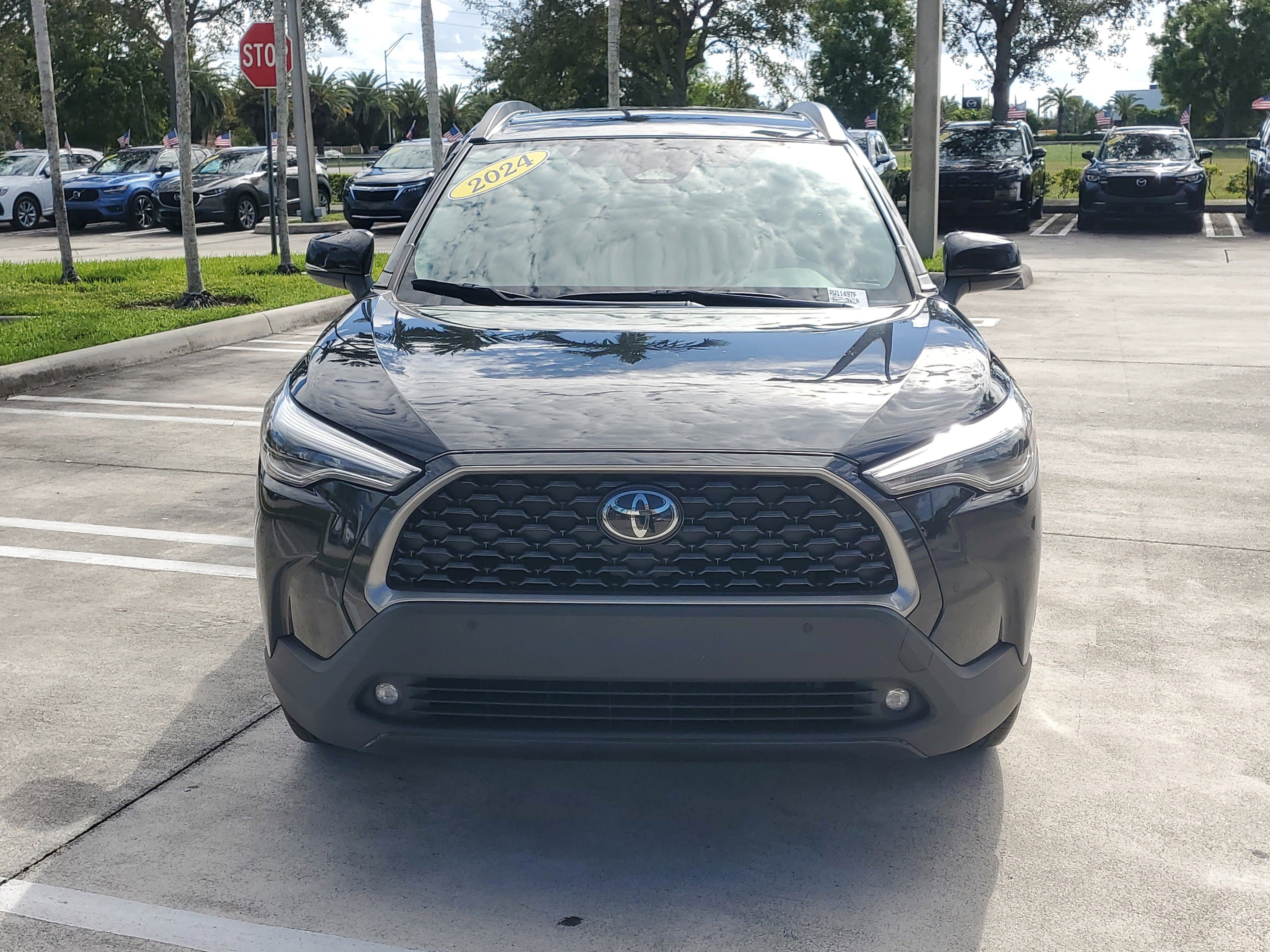 Used 2024 Toyota Corolla Cross XLE image 8