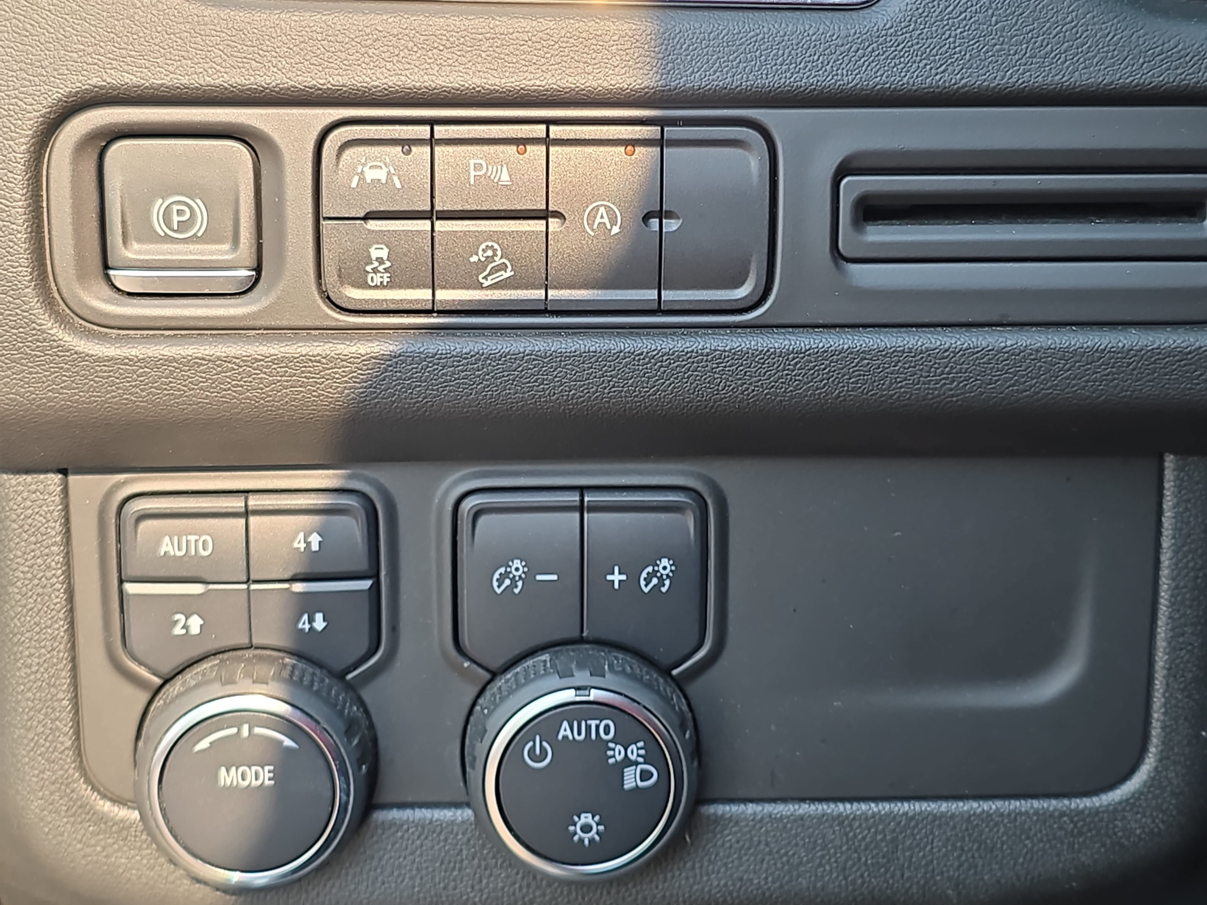 Used 2024 Chevrolet Tahoe Premier AWD/4WD image 27