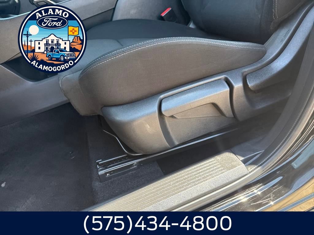 Used 2023 Nissan Rogue S image 4