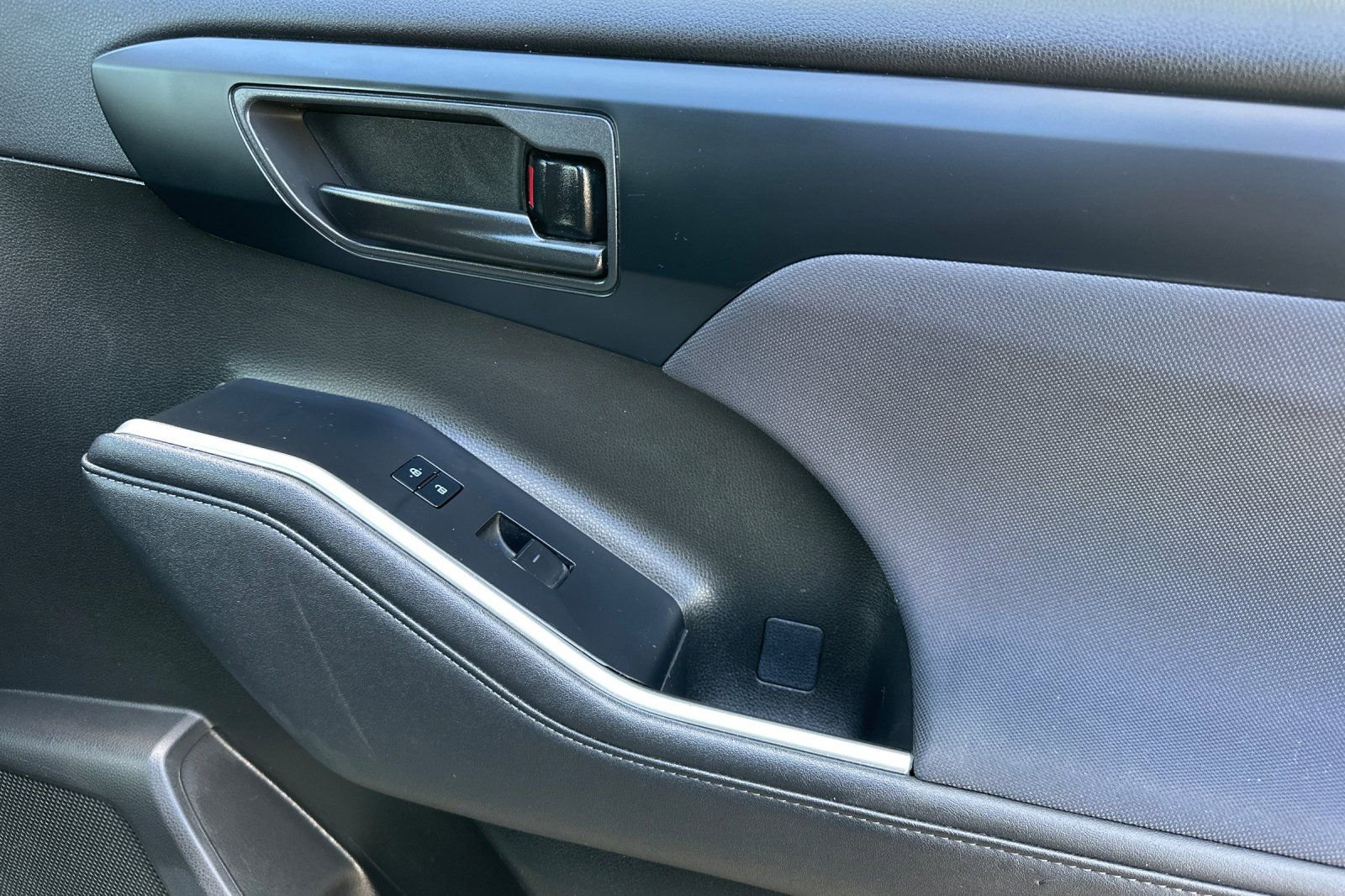 Used 2023 Toyota Highlander LE image 23