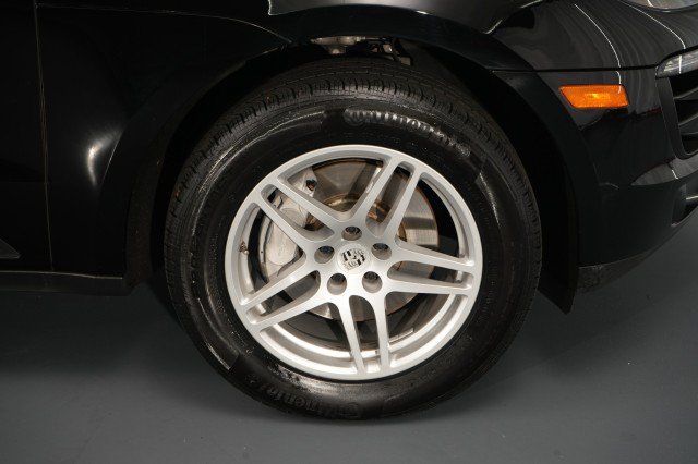 Used 2018 Porsche Macan AWD/4WD image 22