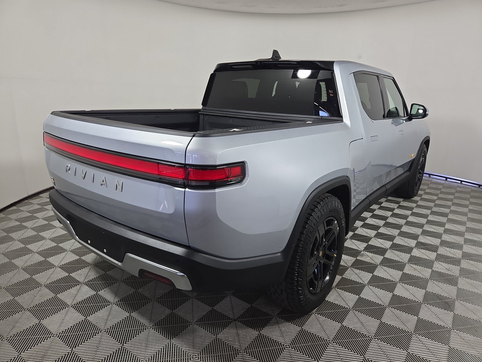 Used 2023 Rivian R1T Adventure AWD/4WD image 5