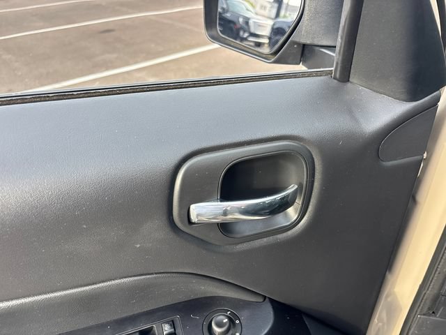 Used 2016 Jeep Patriot High Altitude FWD image 13