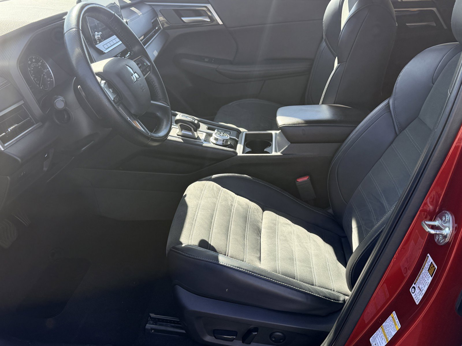 Used 2024 Mitsubishi Outlander SE Black Edition AWD/4WD image 16