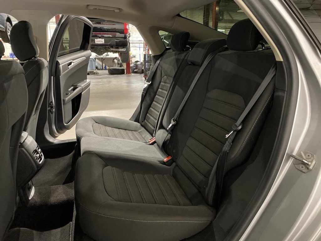 Used 2020 Ford Fusion SE image 10