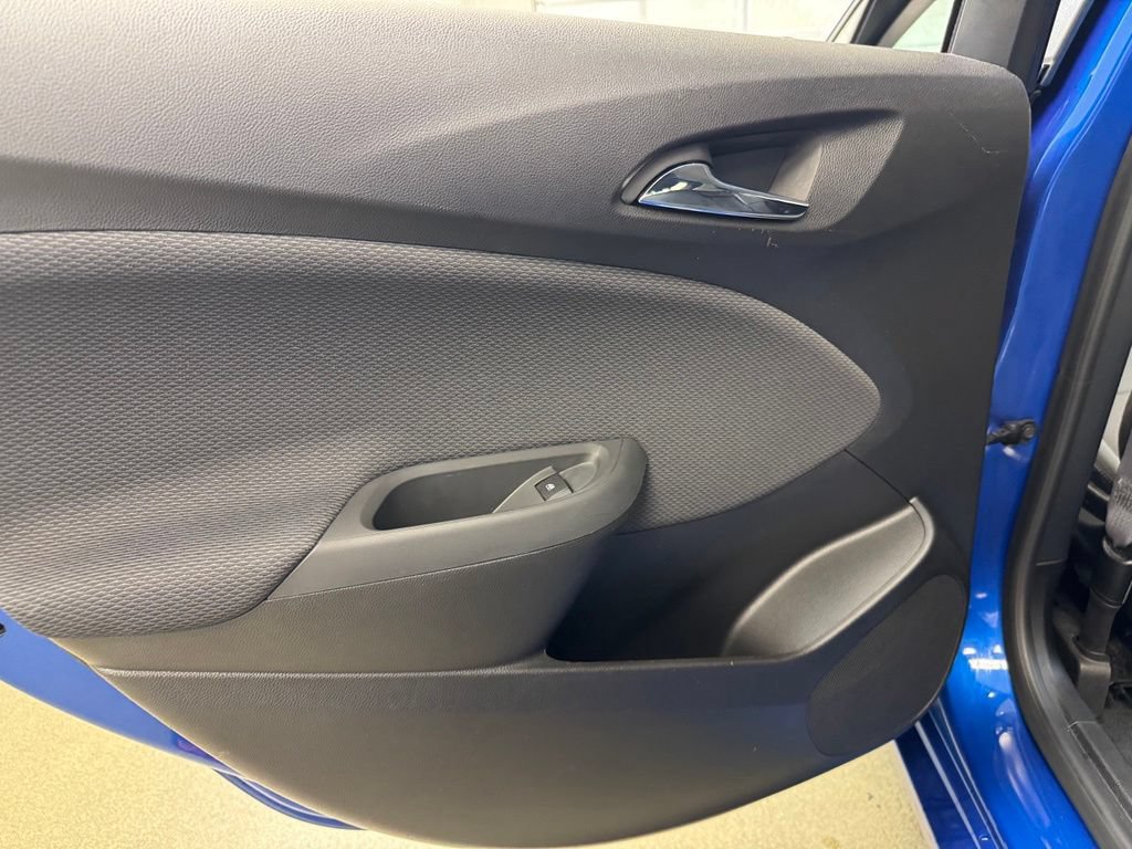 Used 2017 Chevrolet Cruze LT FWD image 16