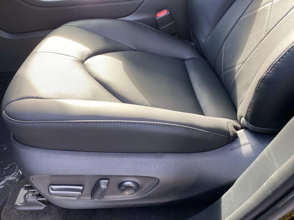 New 2026 Toyota Highlander Platinum AWD/4WD image 10