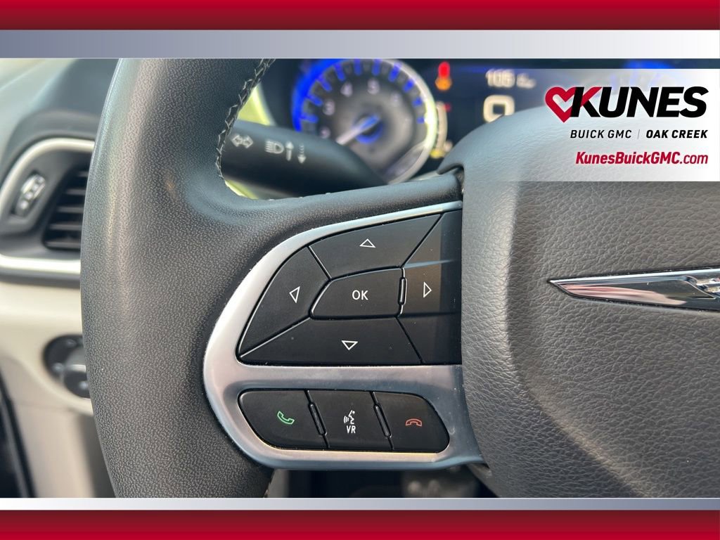 Used 2024 Chrysler Pacifica Touring-L FWD image 13
