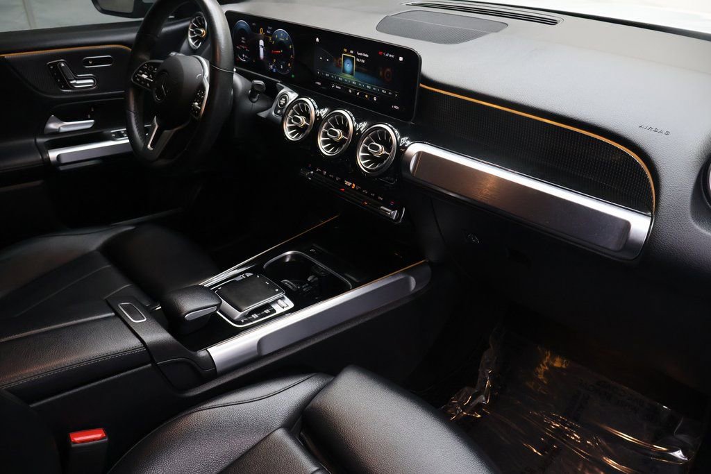Used 2020 Mercedes-Benz GLB 250 w/ Premium Package image 11